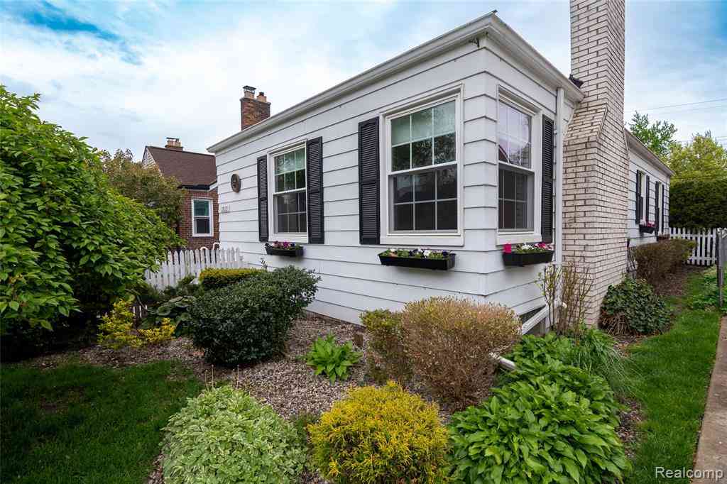 Homes For Sale - 13113 Chestnut Street <br/> Southgate, MI 48195