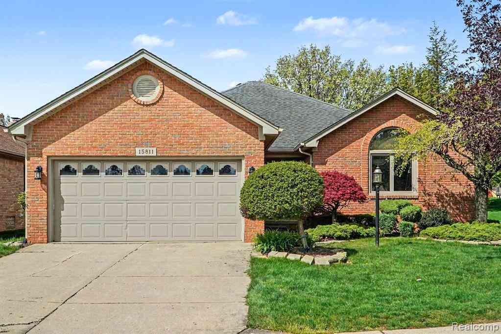 Homes For Sale - 15811 Horseshoe Path Court <br/> Clinton Township, MI 48035