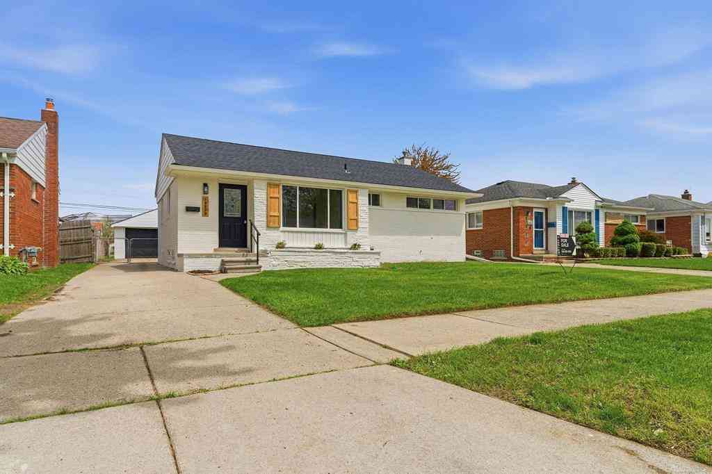 Homes For Sale - 19809 Shady Lane Avenue <br/> Saint Clair Shores, MI 48080