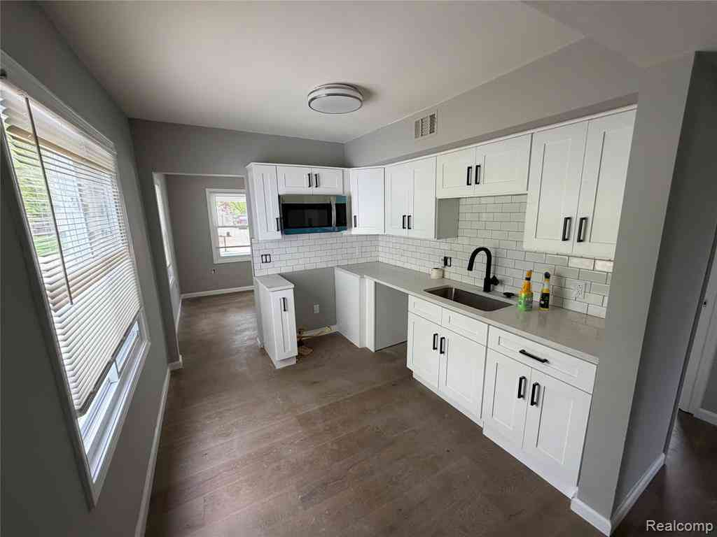 Homes For Rent - 21631 Colgate Street <br/> Farmington Hills, MI 48336