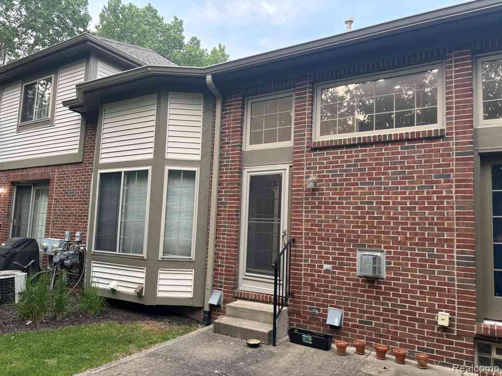 Condo For Sale - 44700 Heather Lane  #19<br/> Canton, MI 48187