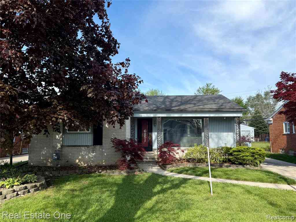 Homes For Sale - 6251 N Charlesworth Street <br/> Dearborn Heights, MI 48127