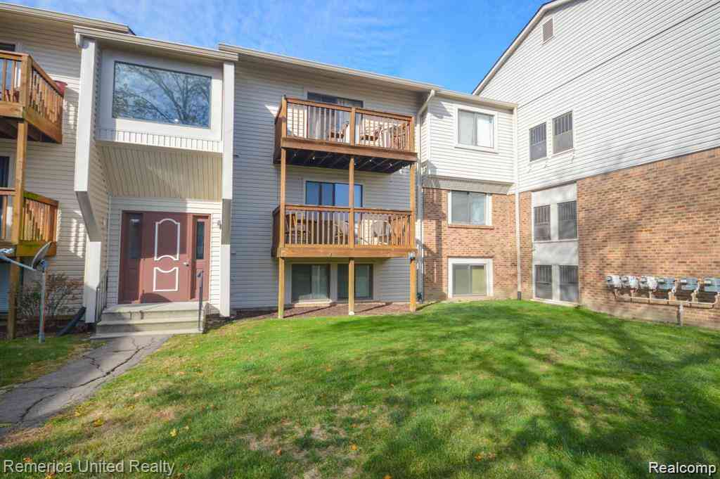 Condo For Sale - 30074 W 12 Mile Road  #114<br/> Farmington Hills, MI 48334