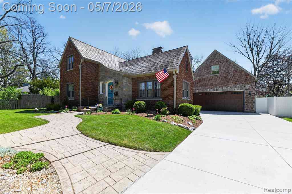Homes For Sale - 123 Riddle Street <br/> Howell, MI 48843