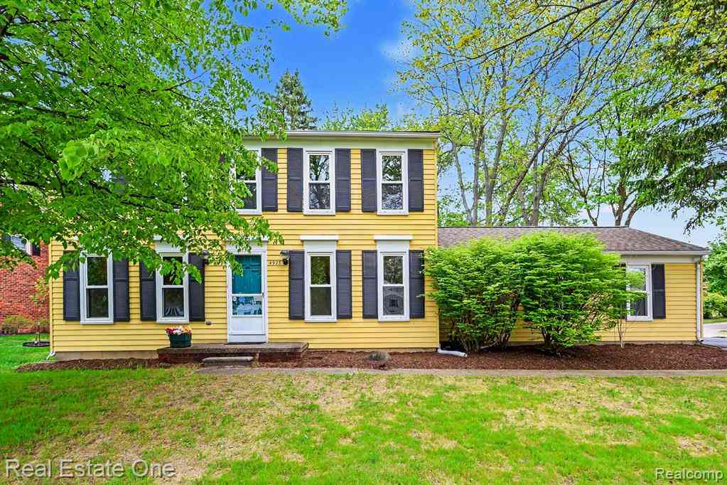 Homes For Sale - 4923 Stamford Drive <br/> West Bloomfield, MI 48323