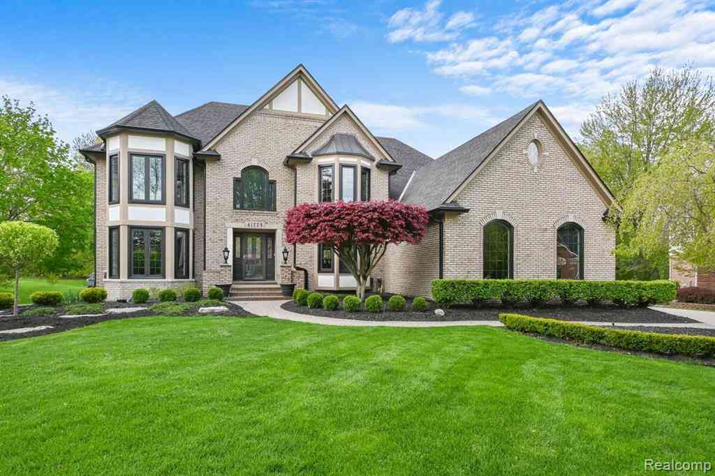Homes For Sale - 41779 Chesterfield Court <br/> Novi, MI 48375