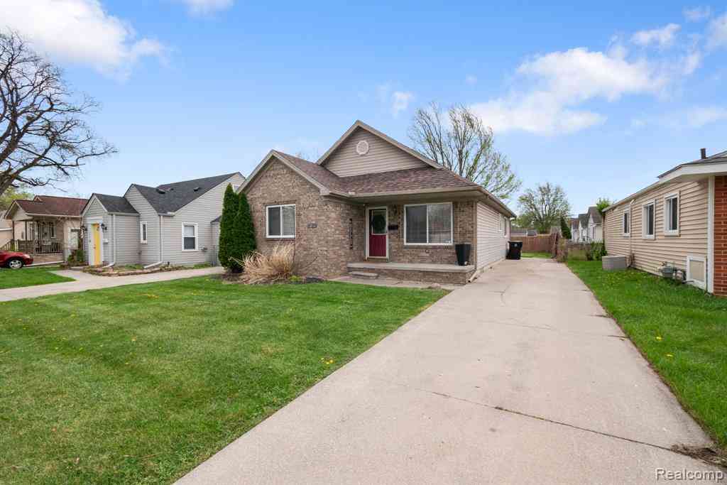 Homes For Sale - 19036 Melvin Street <br/> Roseville, MI 48066