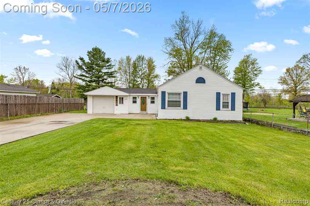 Homes For Sale - 24628 Woodland Drive <br/> Flat Rock, MI 48134