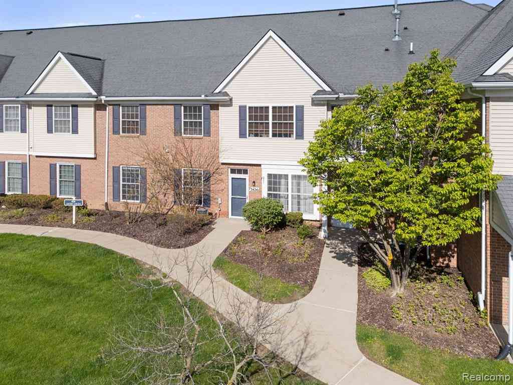 Condo For Sale - 3424 Kneeland Circle <br/> Howell, MI 48843