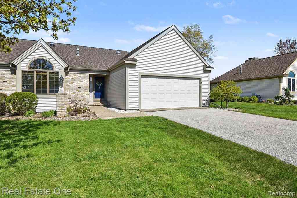 Condo For Sale - 5661 Macintosh Drive <br/> Bay City, MI 48706