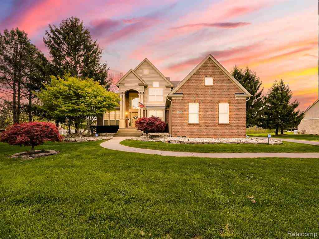 Homes For Sale - 5221 Sandlewood Drive <br/> Commerce Twp, MI 48382