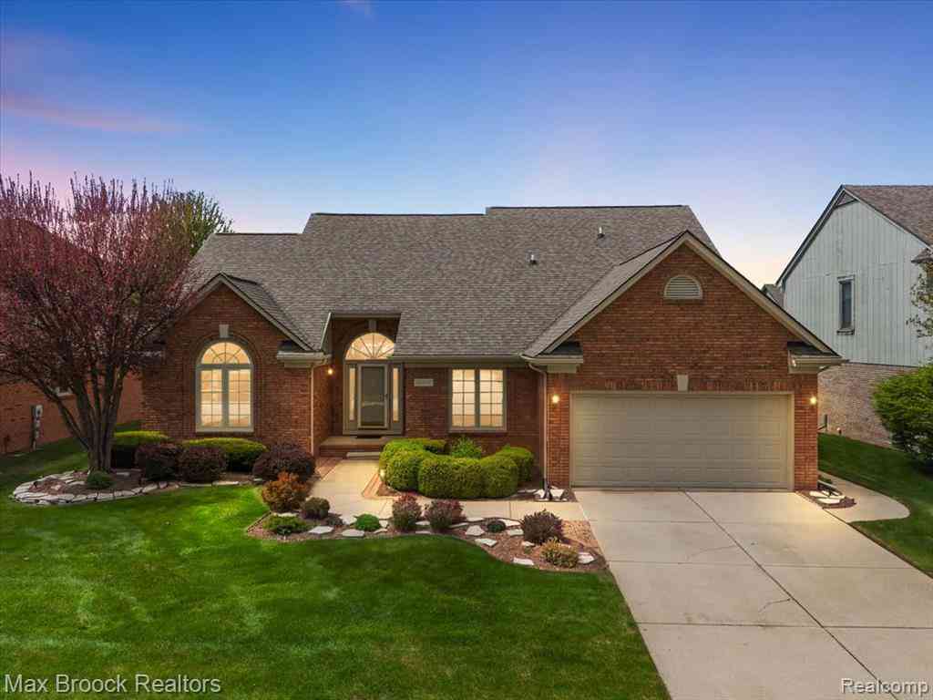 Homes For Sale - 46597 Covington Drive <br/> Macomb, MI 48044