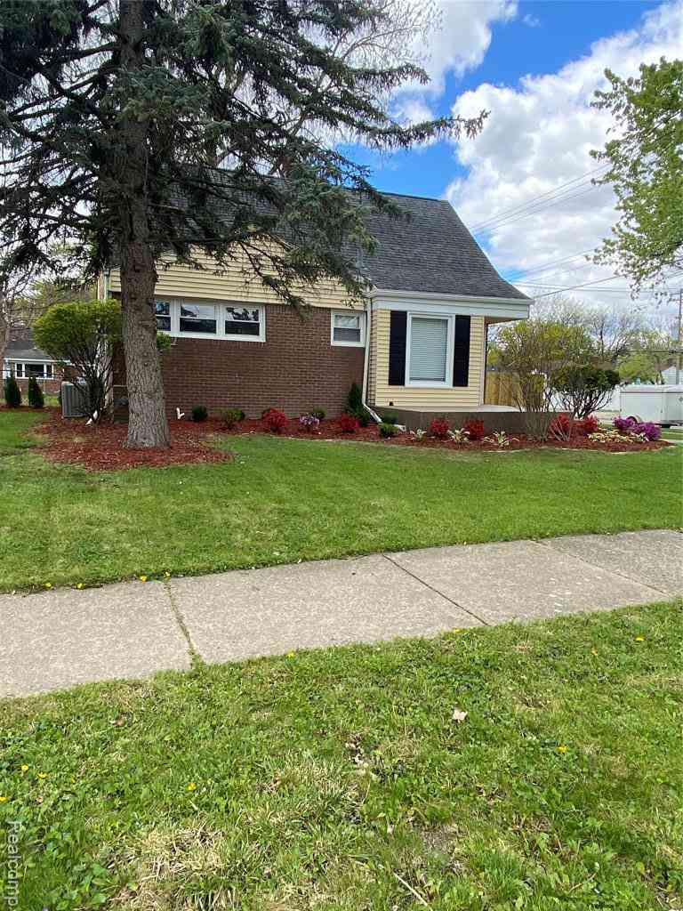 Homes For Sale - 20202 Lancaster Street <br/> Wayne County, Harper Woods, MI 48225