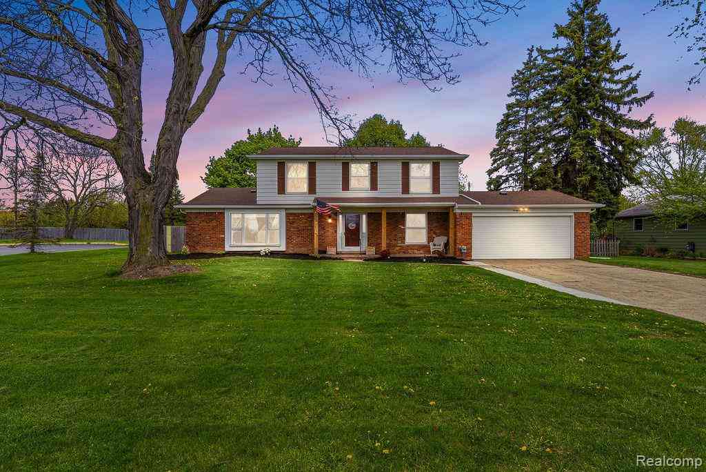 Homes For Sale - 2049 E Hill Road <br/> Grand Blanc, MI 48439