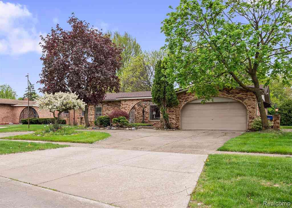 Homes For Sale - 11326 Common Road <br/> Warren, MI 48093