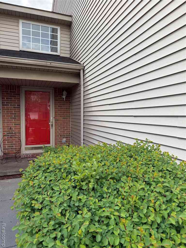 Condo For Sale - 17469 Gateway Circle <br/> Southfield, MI 48075