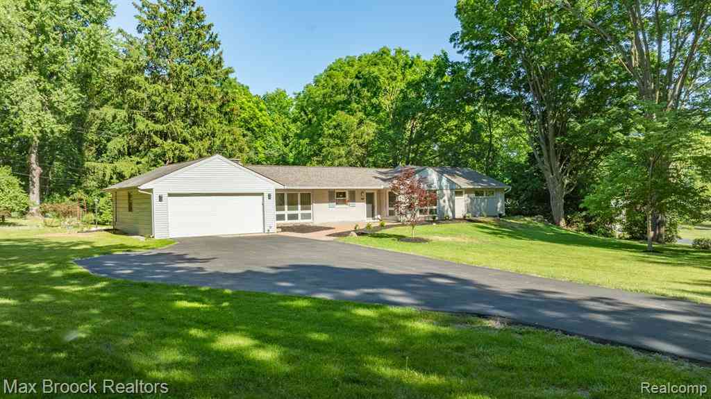 Homes For Sale - 6041 Eastmoor Road <br/> Bloomfield Hills, MI 48301