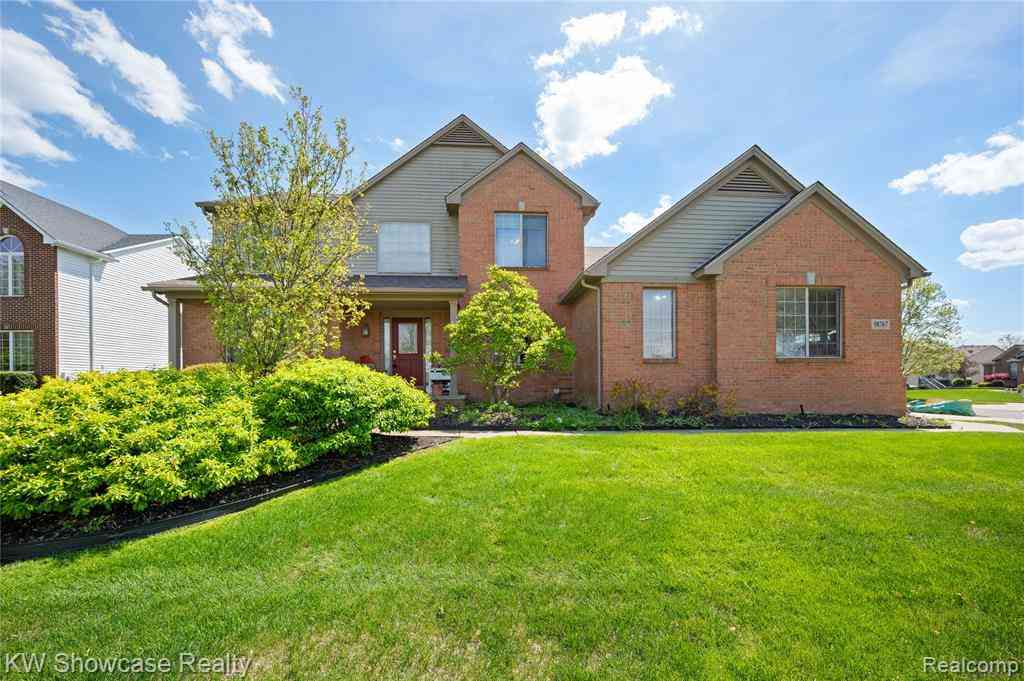 Homes For Sale - 58767 Hunters Court <br/> South Lyon, MI 48178