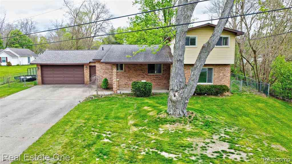 Homes For Sale - 1135 Lochaven Road <br/> Oakland County, Waterford, MI 48327