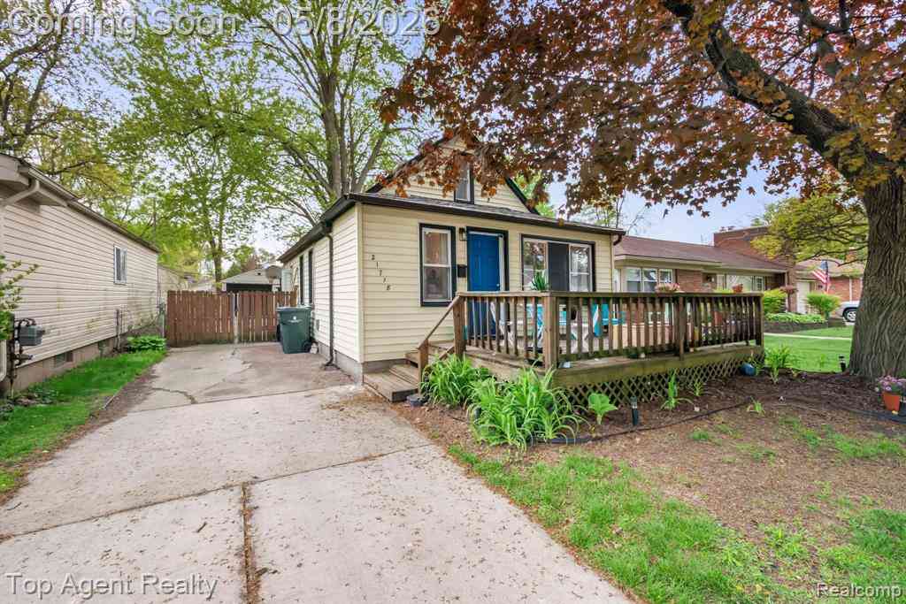 Homes For Sale - 21718 Elizabeth Street <br/> Saint Clair Shores, MI 48080