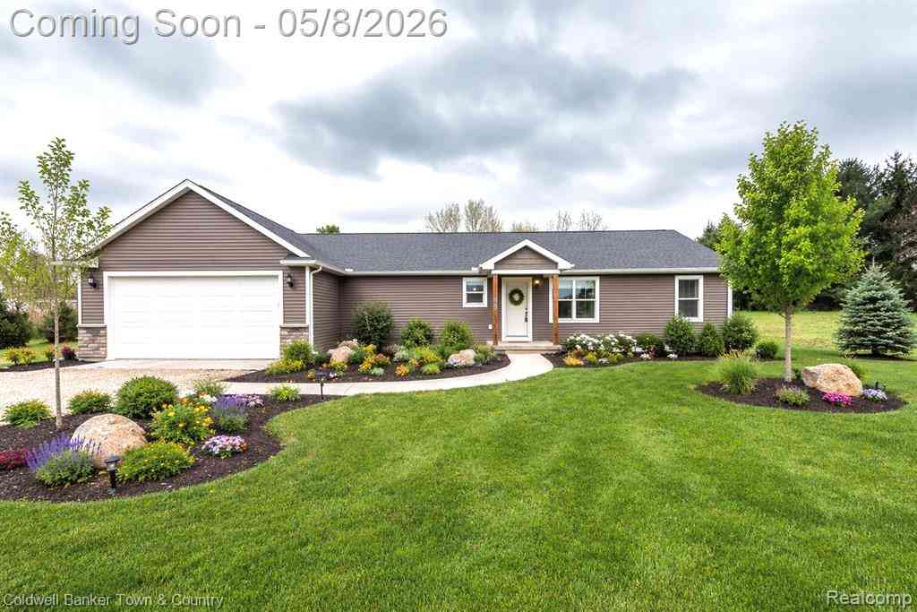 Homes For Sale - 233 Norlynn Drive <br/> Howell, MI 48843