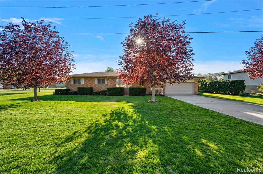 Homes For Sale - 15 Pleasant Lake Drive <br/> Oakland County, Waterford, MI 48327