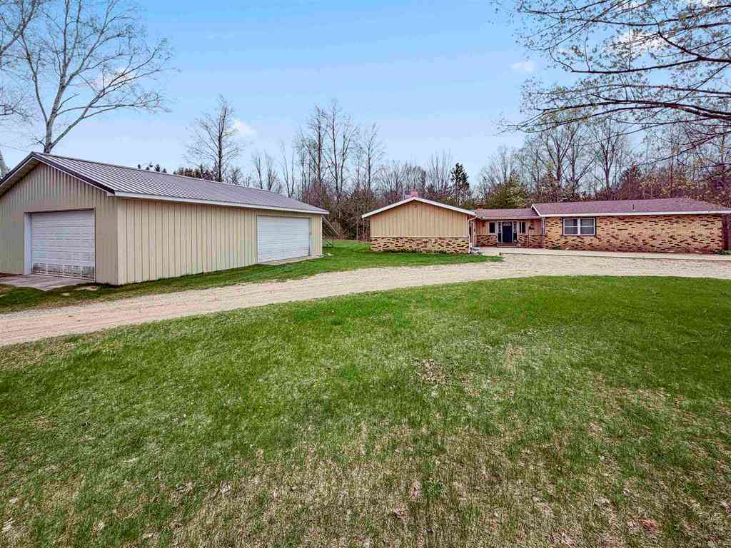 Homes For Sale - 4411 N 11 Road <br/> Wexford County, Mesick, MI 49688