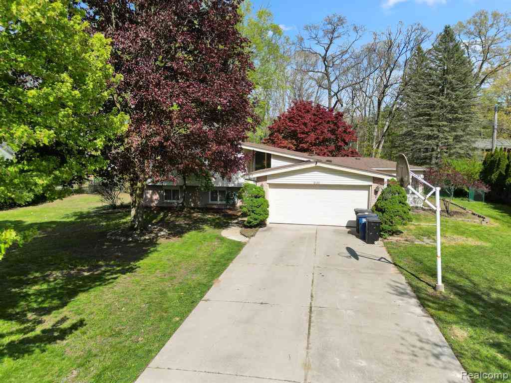 Homes For Sale - 8130 Ravine Drive <br/> Westland, MI 48185