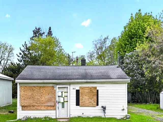 Homes For Sale - 3912 Ruth Avenue <br/> Lansing, MI 48910