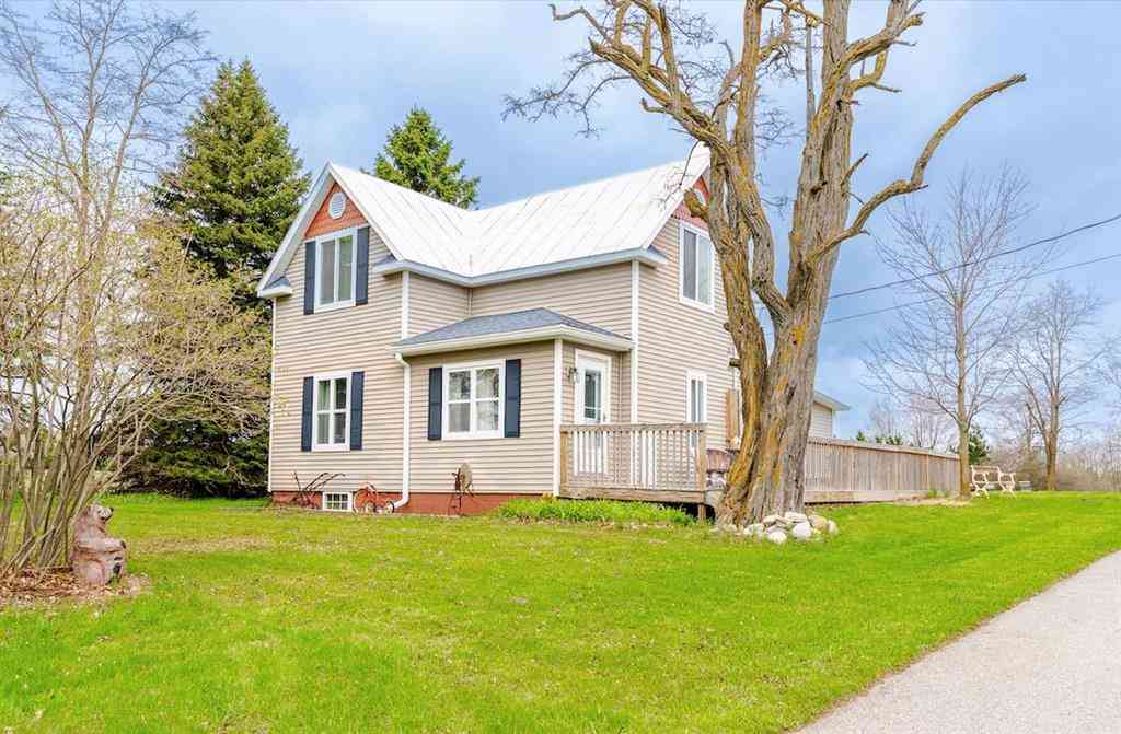 Homes For Sale - 3105 Supply Road <br/> Traverse City, MI 49696