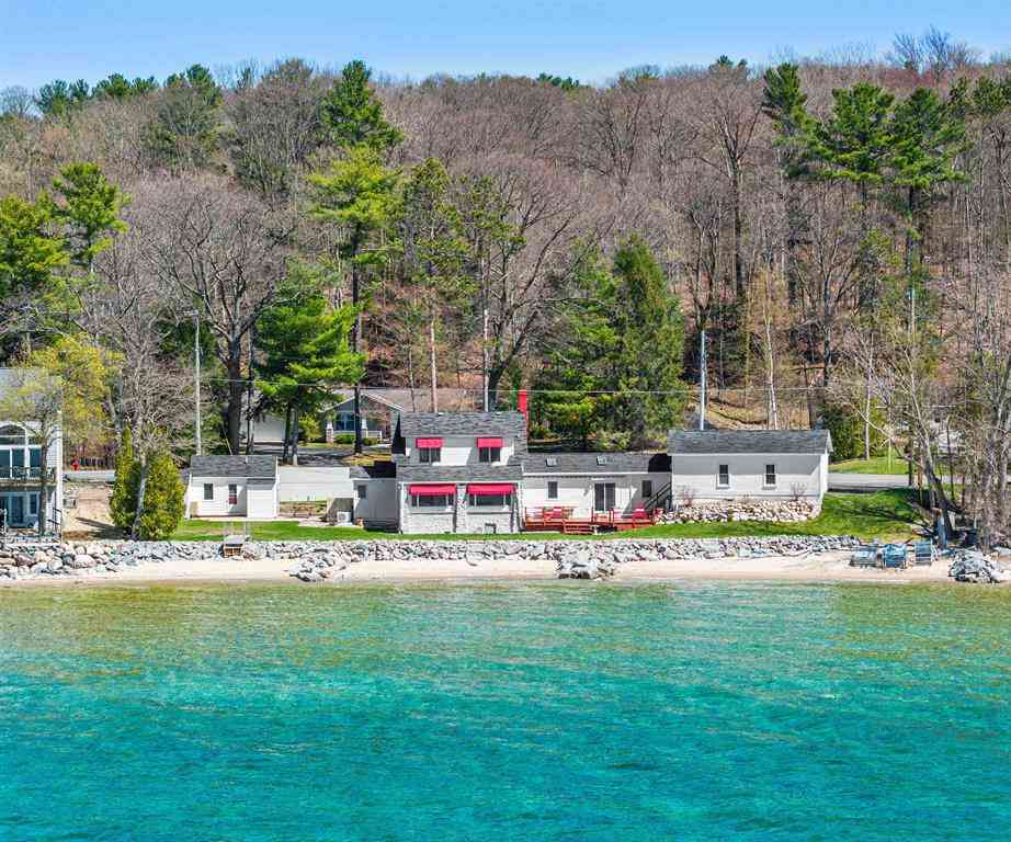 Homes For Sale - 7265 Peninsula Drive <br/> Traverse City, MI 49686