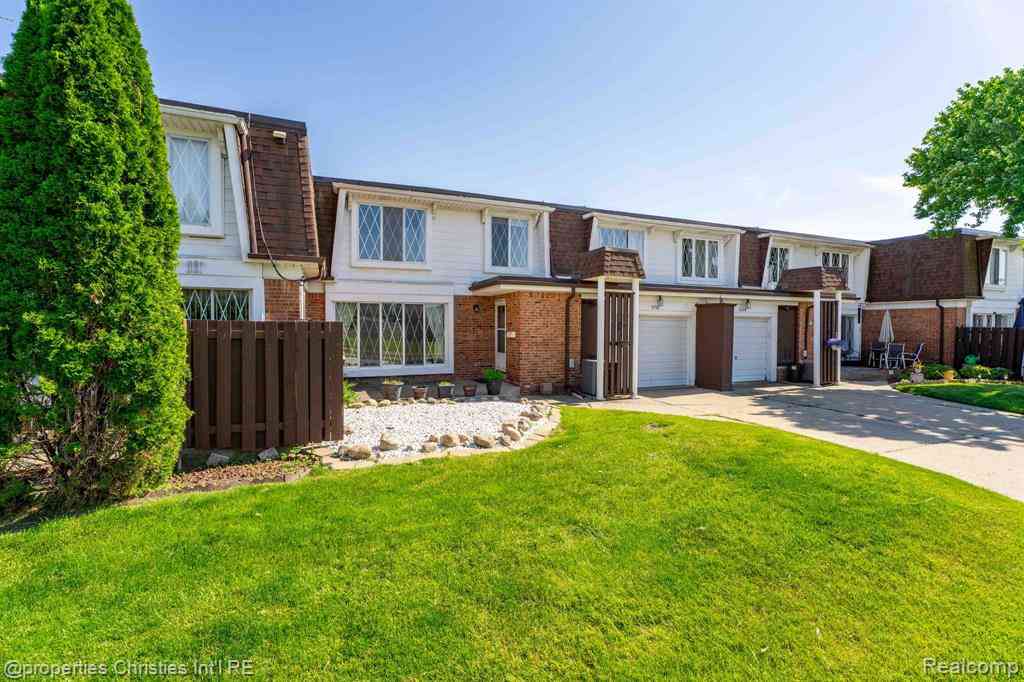 Condo For Sale - 8700 Common Road <br/> Warren, MI 48093