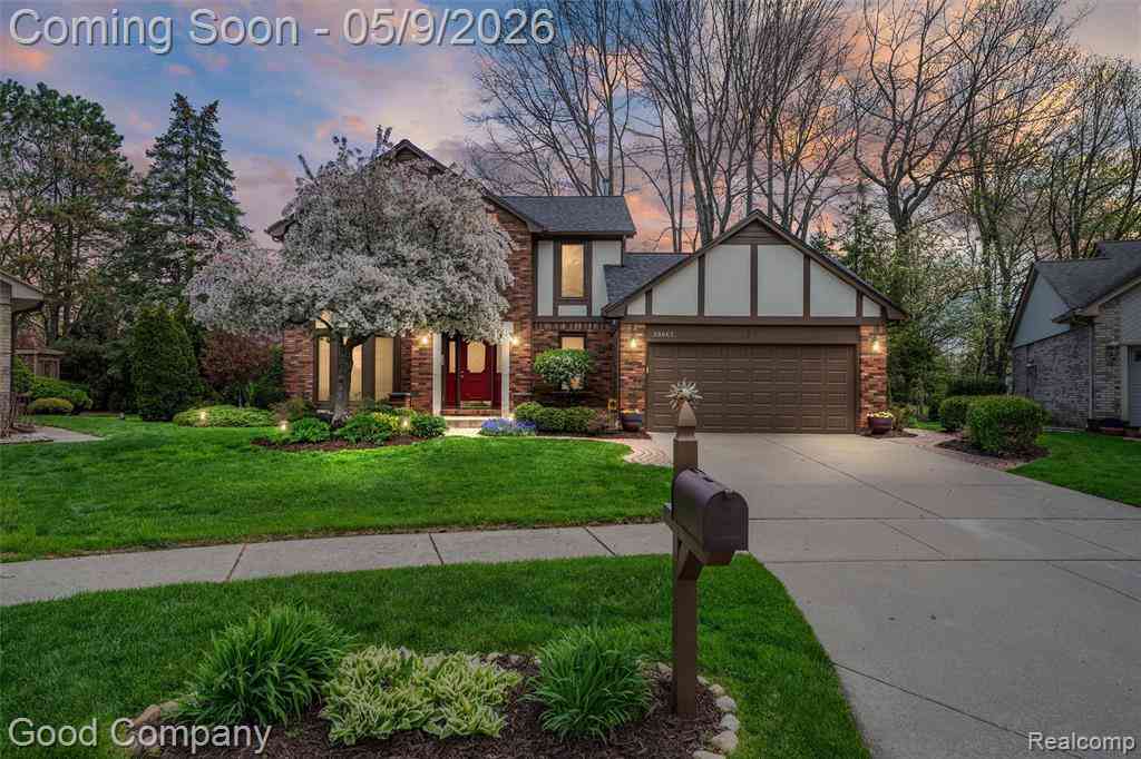 Homes For Sale - 20063 Hudson Bay Court <br/> Clinton Township, MI 48038
