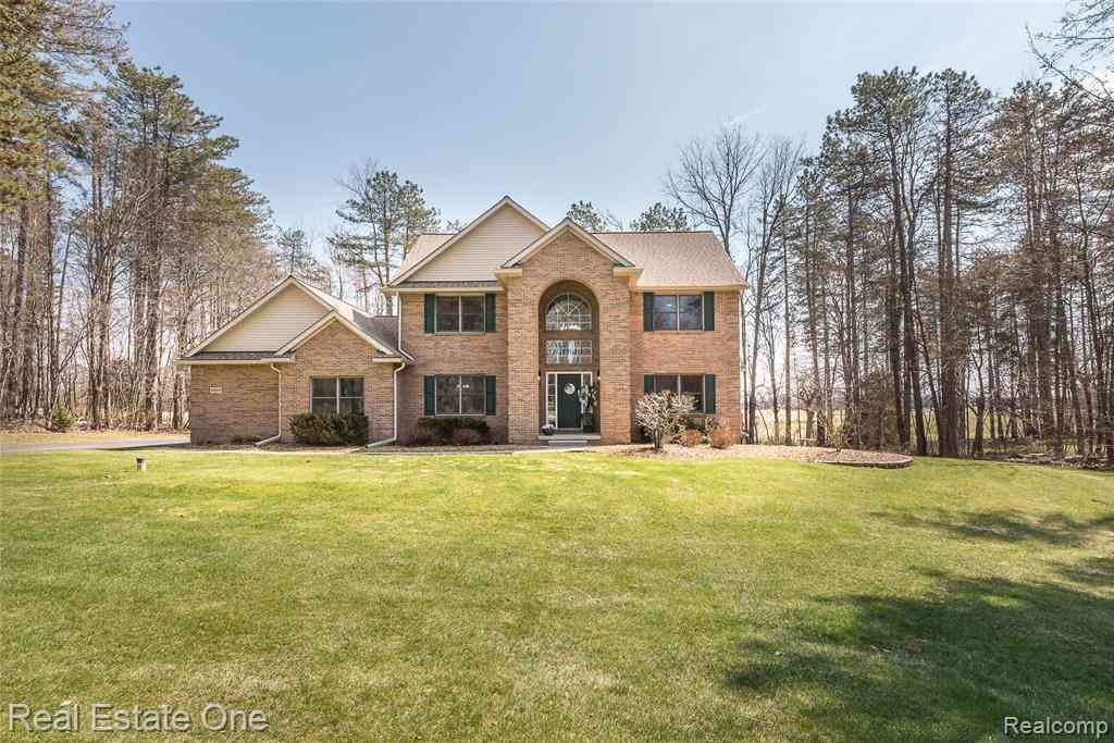 Homes For Sale - 4387 Emu Drive <br/> Pinckney, MI 48169