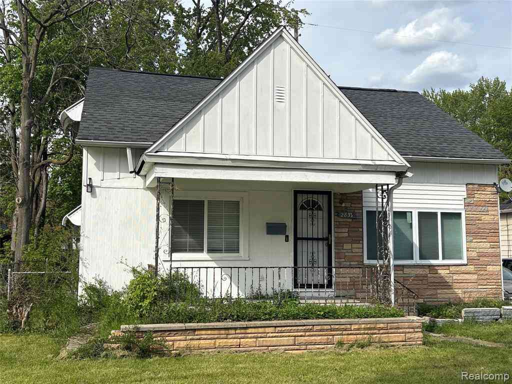 Homes For Sale - 2832 Begole Street <br/> Flint, MI 48504