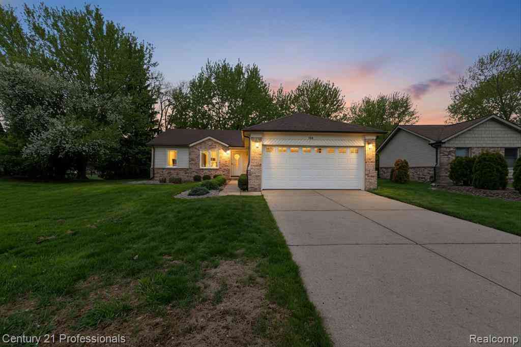 Homes For Sale - 134 Foxboro Drive <br/> Rochester, MI 48309