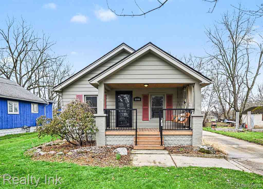 Homes For Sale - 16944 Franklin Road <br/> Northville, MI 48168