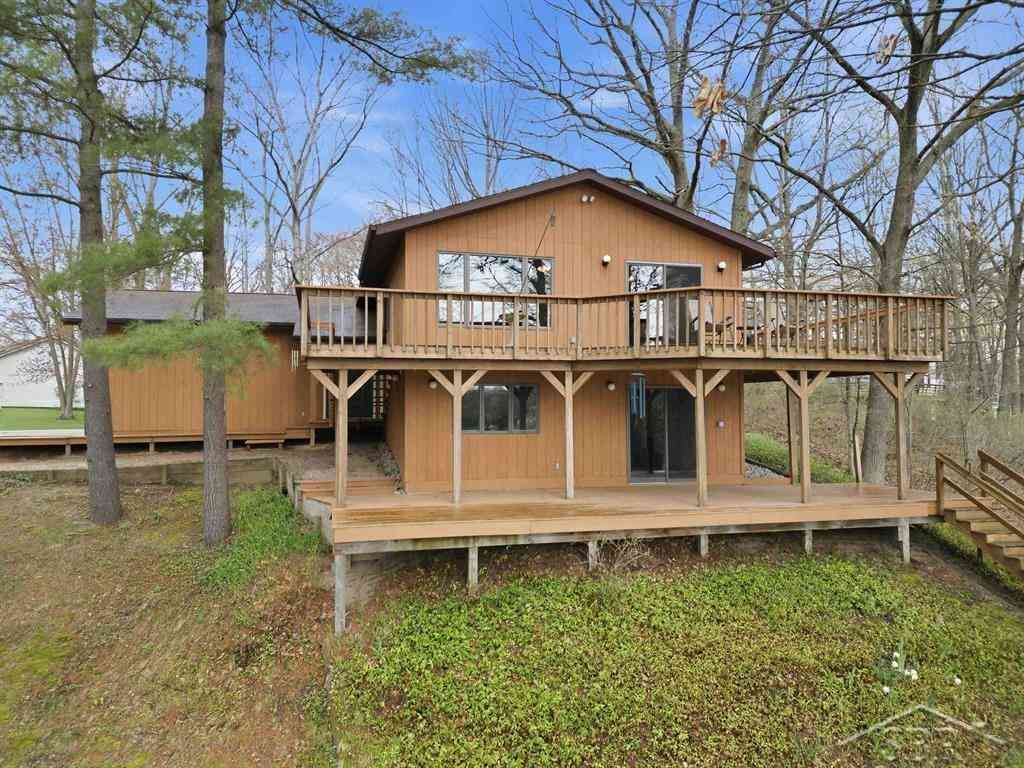 Homes For Sale - 5092 N Lake Sanford Road <br/> Midland County, Sanford, MI 48657