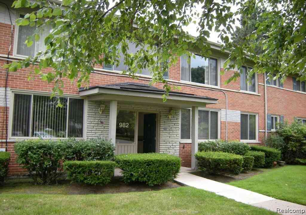 Condo For Rent - 982 N Adams Road  #4<br/> Birmingham, MI 48009