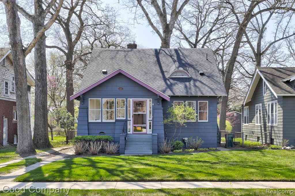 Homes For Sale - 923 W 11 Mile Road <br/> Royal Oak, MI 48067