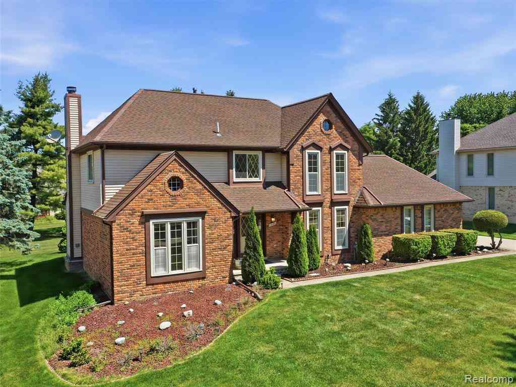 Homes For Sale - 1280 Falcon Drive <br/> Troy, MI 48098