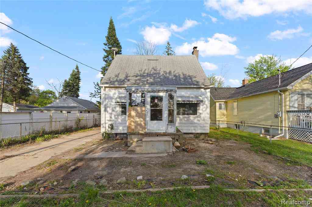 Homes For Sale - 3713 Lowcroft Avenue <br/> Lansing, MI 48910