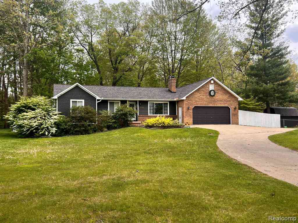Homes For Sale - 3556 Crestwood Drive <br/> Lapeer, MI 48446