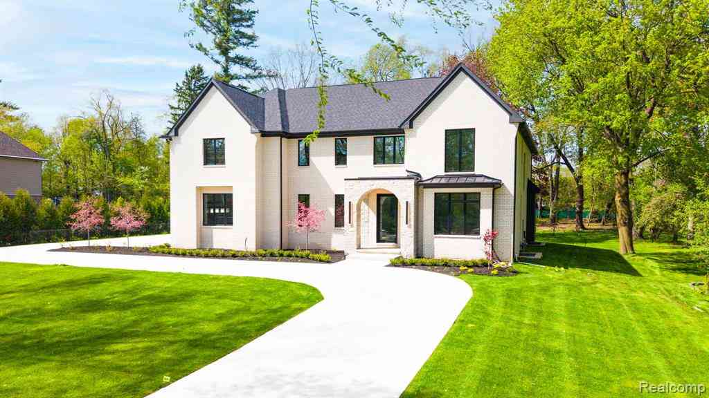 Homes For Sale - 4546 Niagara Lane <br/> Bloomfield Hills, MI 48301