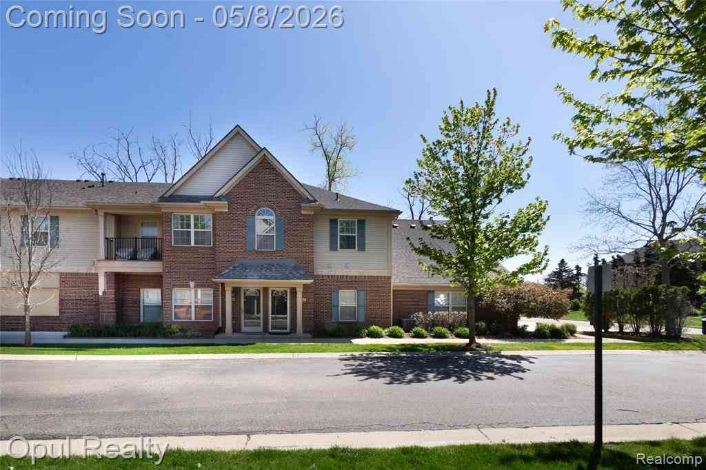 Condo For Sale - 11762 Farmington Road <br/> Livonia, MI 48150