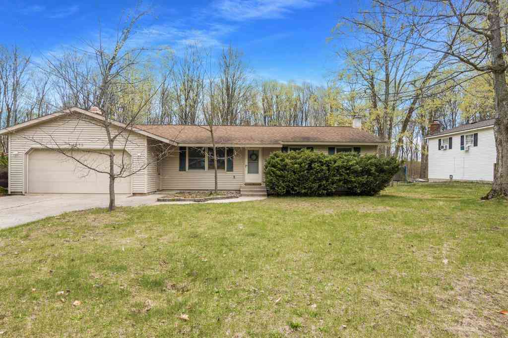 Homes For Sale - 1875 Lardie Road <br/> Traverse City, MI 49686
