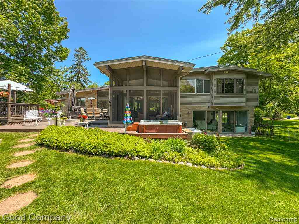 Homes For Sale - 30239 Hickory Lane <br/> Franklin, MI 48025