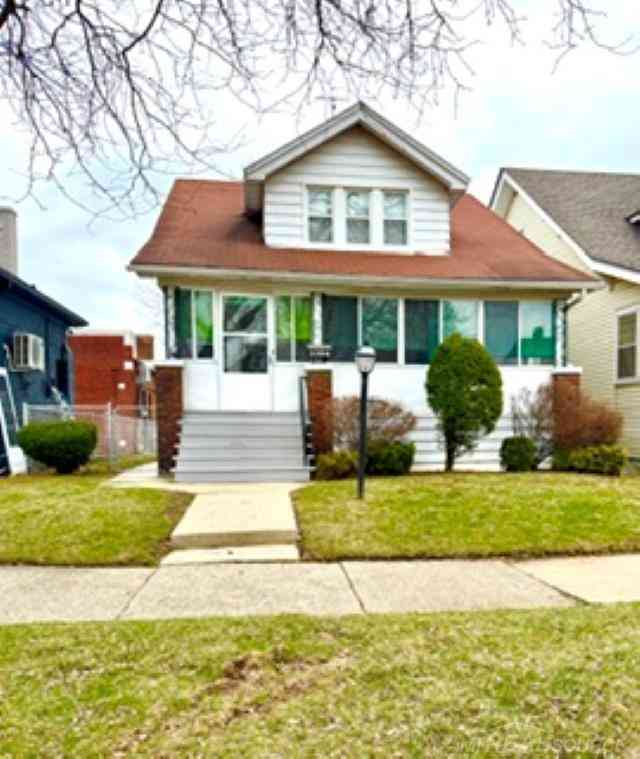 Homes For Sale - 1384 Lakepointe Street <br/> Grosse Pointe Park, MI 48230