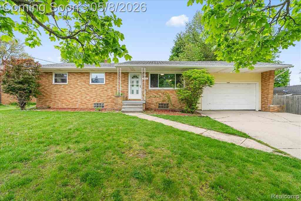 Homes For Sale - 2413 Kuerbitz Drive <br/> Lansing, MI 48906
