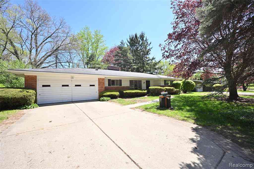 Homes For Sale - 2765 Lahser Road <br/> Bloomfield Hills, MI 48304